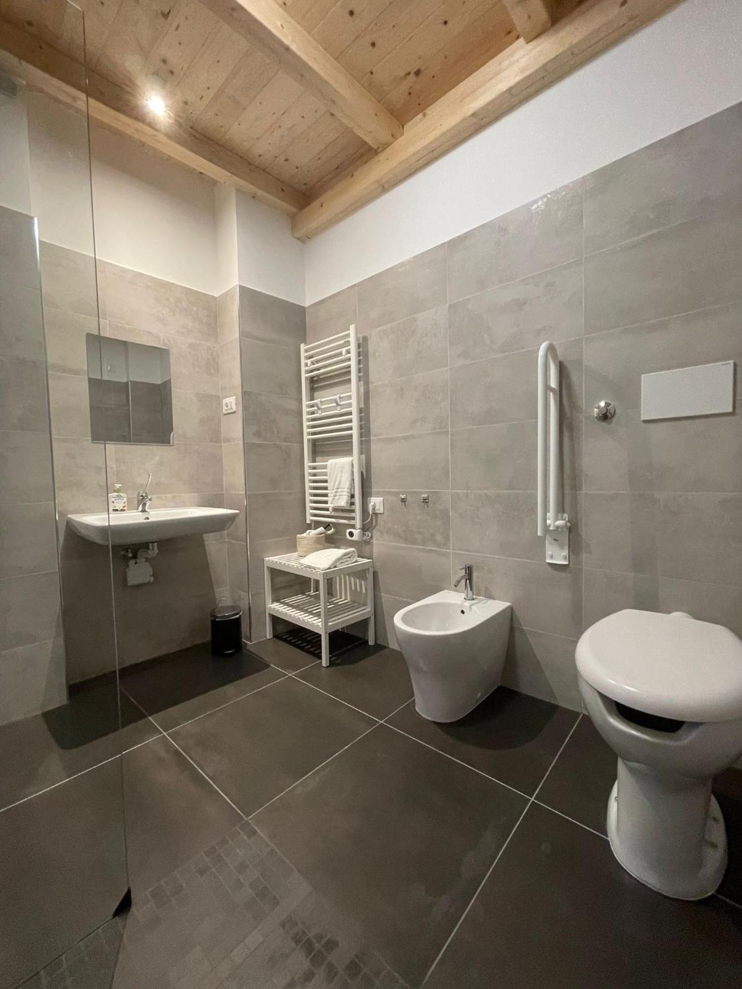 Aloe Comfort Rooms Pescara Exterior photo